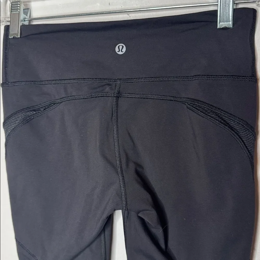 Lululemon Black Mesh Ventilated Run Active Gym Crop Legging. Size 4.